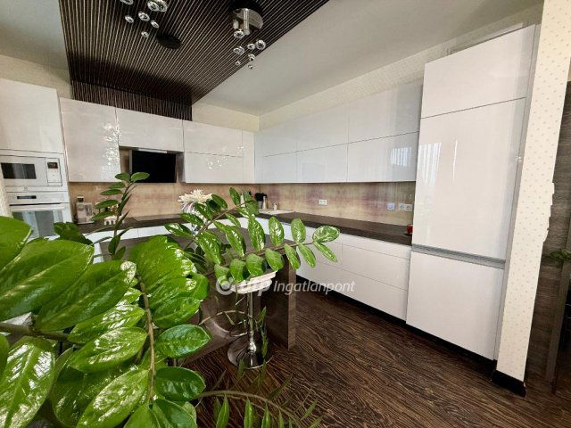 Eladó téglalakás, Debrecenben 313 M Ft, 3 szobás