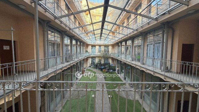 Eladó téglalakás, Budapesten, VI. kerületben 67 M Ft, 1 szobás