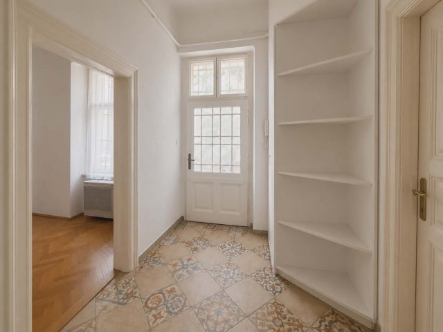 Eladó téglalakás, Budapesten, VI. kerületben, Aradi utcában
