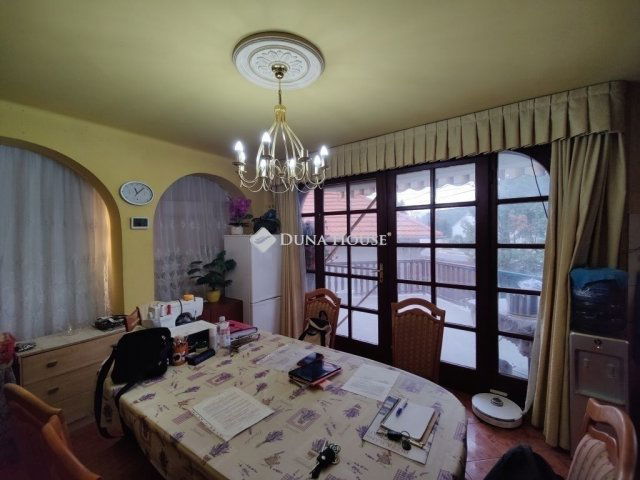 Eladó ikerház, Vecsésen 110 M Ft, 6 szobás