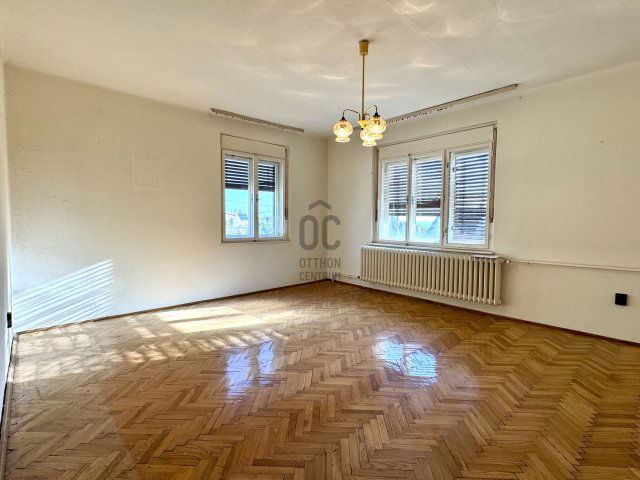 Eladó családi ház, Szekszárdon 55 M Ft, 4 szobás