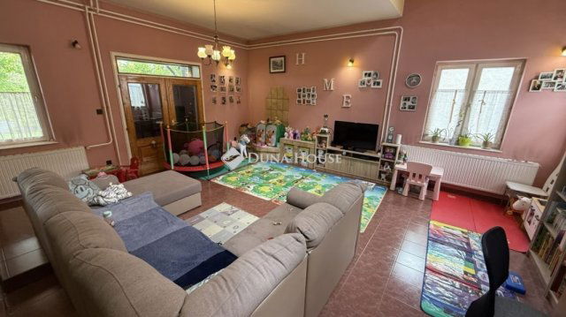 Eladó családi ház, Fertőhomokon 79.9 M Ft, 6 szobás