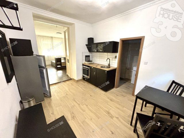 Eladó téglalakás, Kiskunfélegyházán 27.9 M Ft, 1 szobás