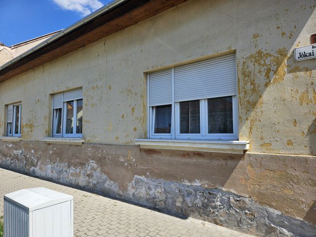 Eladó családi ház, Pápán 52 M Ft, 4 szobás