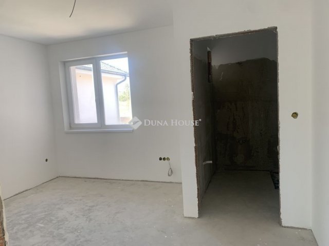 Eladó ikerház, Erdőkertesen 105 M Ft, 5 szobás