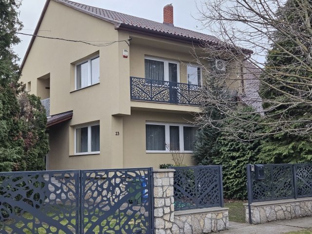 Eladó családi ház, Pápán 121 M Ft, 4 szobás