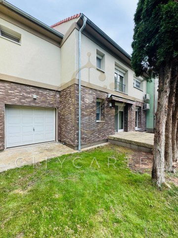 Eladó családi ház, Siófokon 154.9 M Ft, 6 szobás