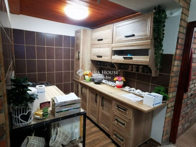 Eladó családi ház, Sárisápon 49.99 M Ft, 2 szobás