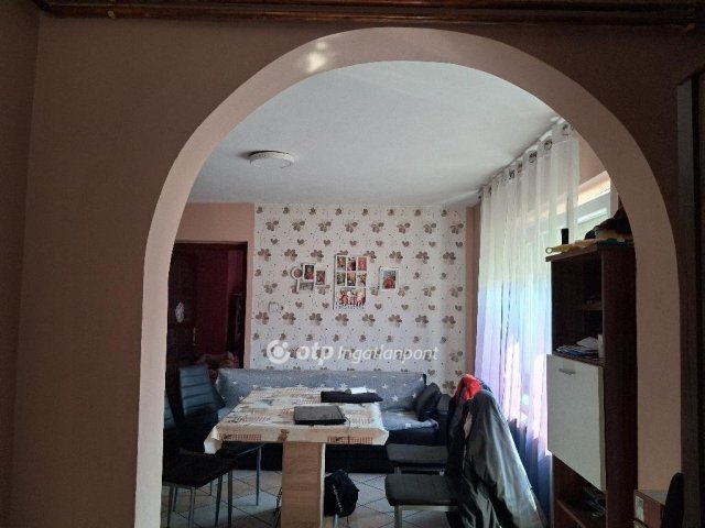Eladó családi ház, Dobán 30 M Ft, 1+2 szobás