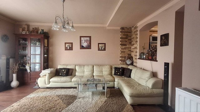 Eladó családi ház, Gyöngyösön 79.9 M Ft, 4 szobás