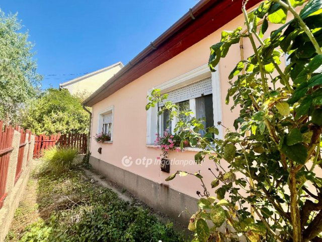 Eladó családi ház, Jászapátiban 19.99 M Ft, 2 szobás
