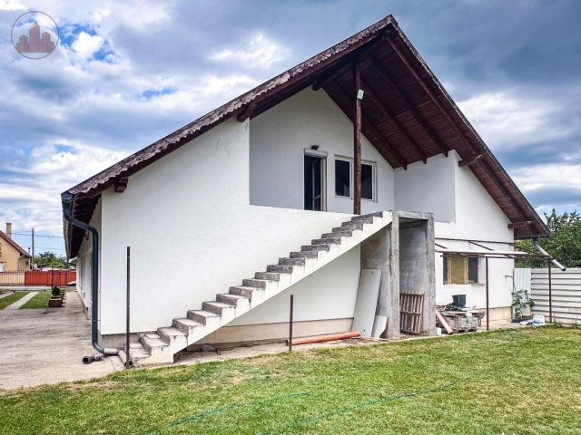 Eladó családi ház, Valkón 57.99 M Ft, 5 szobás