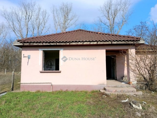 Eladó családi ház, Dánszentmiklóson 43 M Ft, 4 szobás