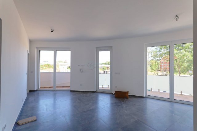 Eladó téglalakás, Szegeden 95.2 M Ft, 3 szobás