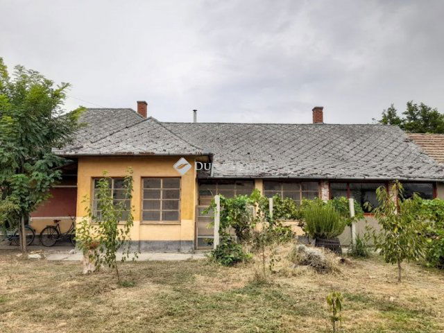 Eladó családi ház, Füzesgyarmaton 11 M Ft, 2 szobás