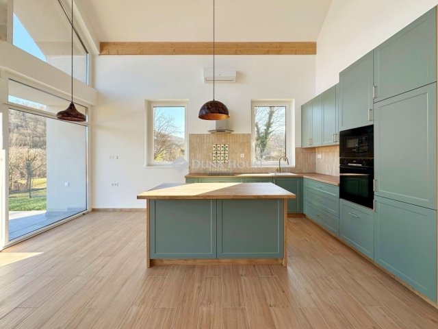 Eladó családi ház, Orfűn 134.9 M Ft, 4 szobás