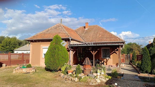 Eladó családi ház, Tápiószecsőn 54.9 M Ft, 3 szobás