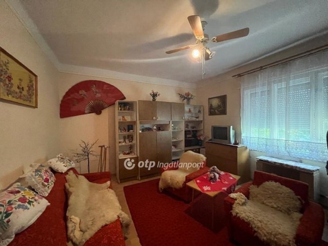 Eladó családi ház, Sárosdon 54.9 M Ft, 6 szobás