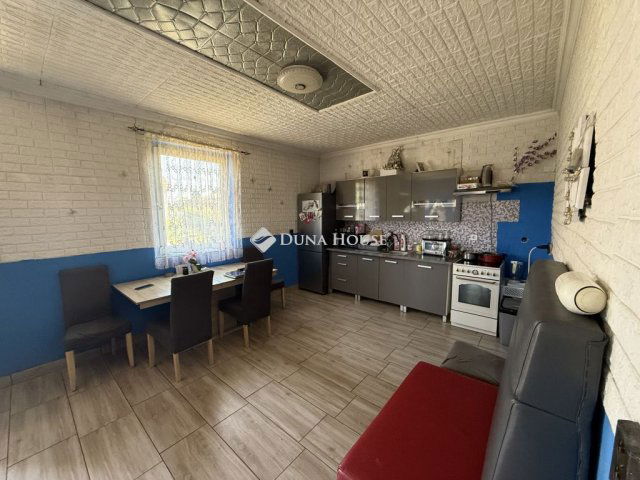 Eladó családi ház, Bicskén 34.9 M Ft, 4 szobás