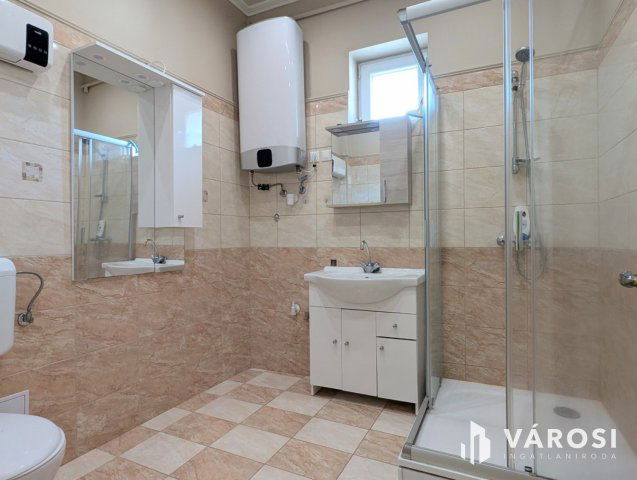 Kiadó téglalakás, albérlet, Békéscsabán 200 E Ft / hó