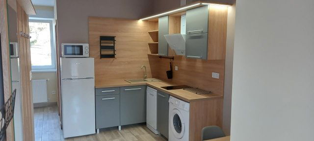 Kiadó téglalakás, albérlet, Pécsett, Kürt utcában, 1 szobás