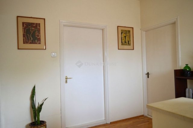 Eladó családi ház, Debrecenben 169 M Ft, 9 szobás