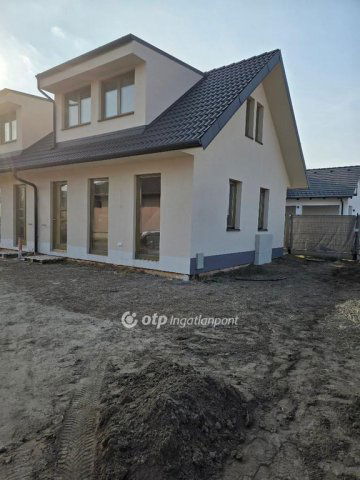 Eladó téglalakás, Turán 49.9 M Ft, 1+2 szobás