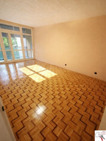 Kiadó panellakás, albérlet, Pécsett 220 E Ft / hó, 3 szobás