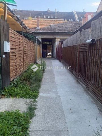 Eladó családi ház, Budapesten, IV. kerületben 38 M Ft, 2 szobás