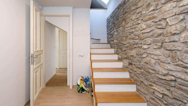 Eladó családi ház, Tihanyban 333 M Ft, 8+2 szobás