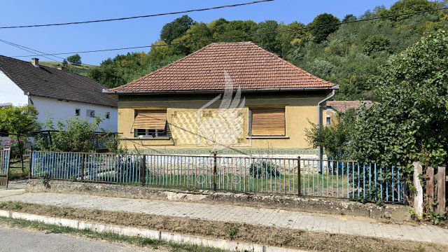 Eladó családi ház, Domaházán 8 M Ft, 3 szobás