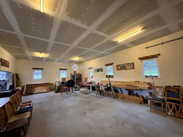 Eladó családi ház, Tamásiban 120 M Ft, 6 szobás