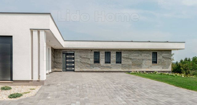 Eladó családi ház, Hévízen 780 M Ft, 6 szobás