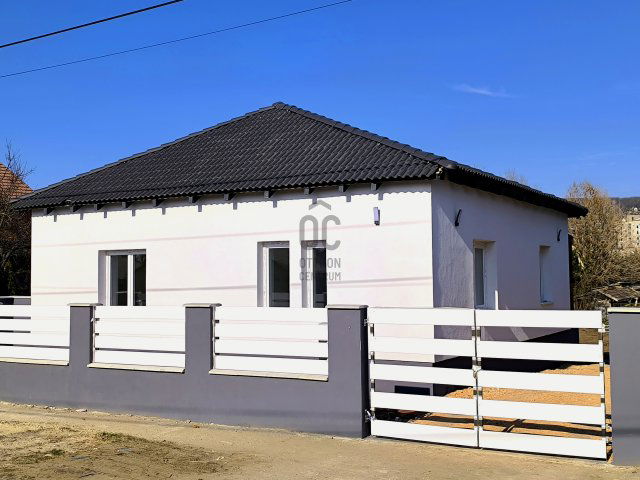 Eladó családi ház, Tatabányán 91 M Ft, 4 szobás