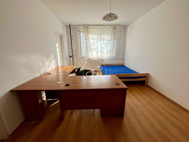 Eladó panellakás, Szegeden, Budapesti körúton 34.9 M Ft