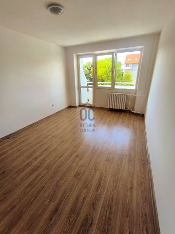 Eladó panellakás, Tatabányán 34.99 M Ft, 1 szobás