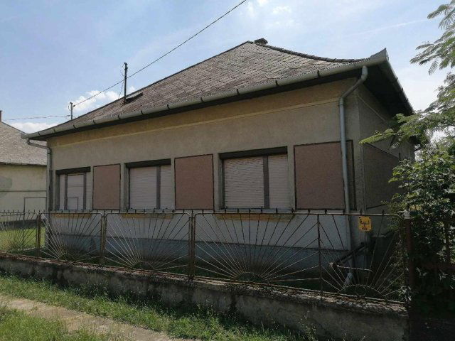 Eladó családi ház, Tiszaörsön 12 M Ft, 3 szobás