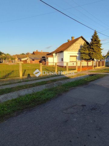 Eladó családi ház, Földesen 22.5 M Ft, 1+2 szobás