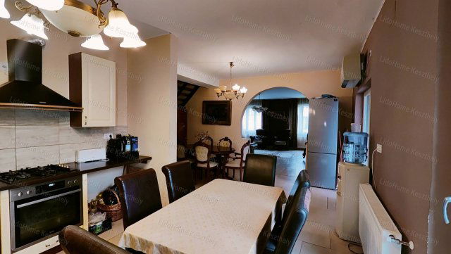 Eladó családi ház, Balatonszentgyörgyön 73.5 M Ft, 5+1 szobás