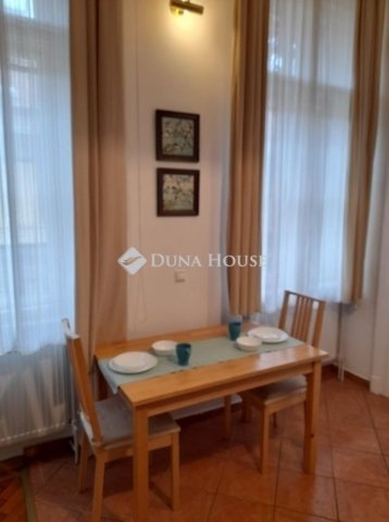 Eladó téglalakás, Budapesten, V. kerületben 105.5 M Ft, 2 szobás