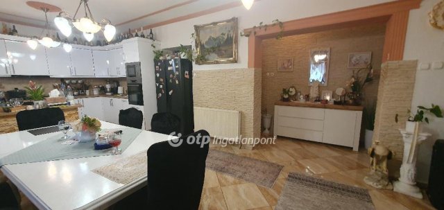 Eladó családi ház, Noszlopon 162.9 M Ft, 4+1 szobás