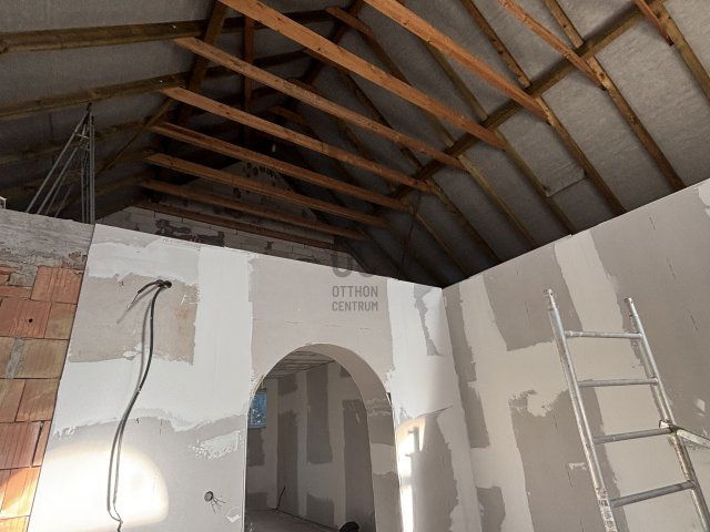 Eladó családi ház, Várpalotán 86 M Ft, 6 szobás