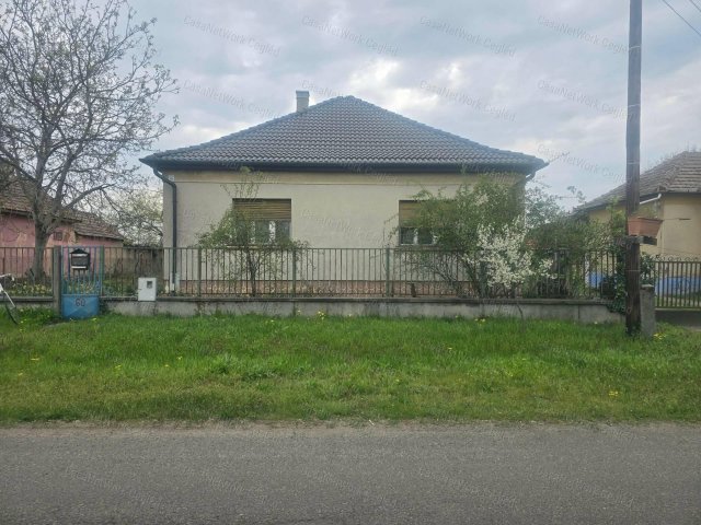 Eladó családi ház, Újszilváson 28 M Ft, 3 szobás