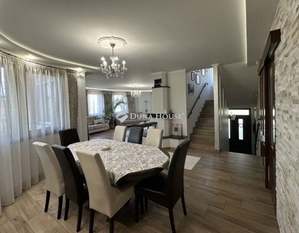 Eladó családi ház, Kecskeméten 224.9 M Ft, 7 szobás