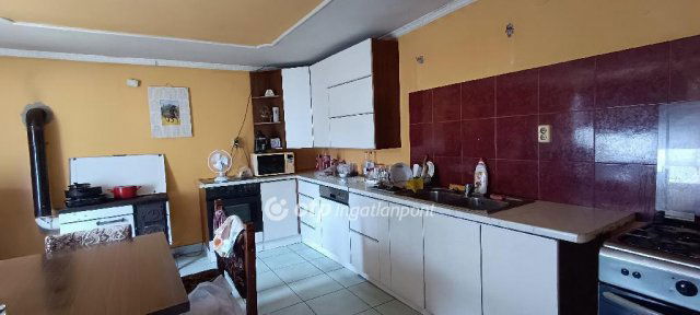 Eladó családi ház, Bakson 18.5 M Ft, 3 szobás