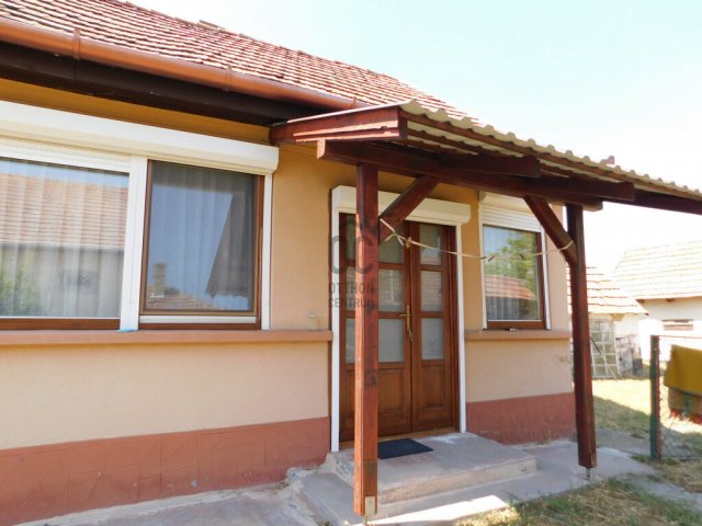 Eladó családi ház, Tápiószentmártonon 19.7 M Ft, 1 szobás