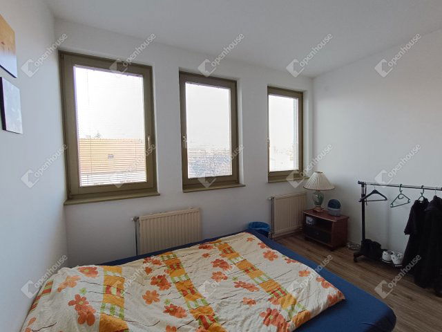 Eladó téglalakás, Sopronban 109.9 M Ft, 4 szobás
