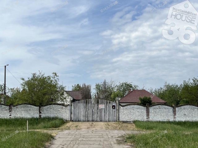 Eladó családi ház, Kiskunfélegyházán 34.9 M Ft, 15 szobás