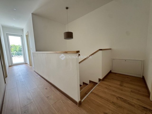 Eladó ikerház, Veszprémben 175 M Ft, 5 szobás