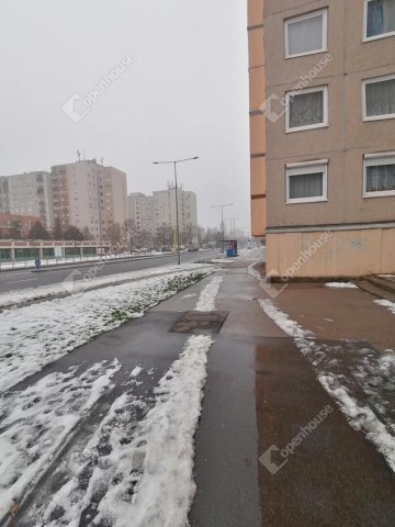 Eladó panellakás, Győrött 46.9 M Ft, 2 szobás